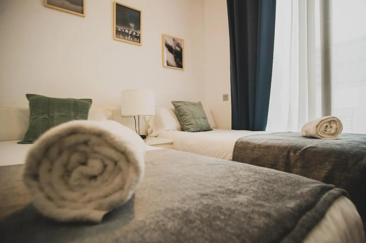 Lägenhet Azz Sevilla Torre De La Plata Apartamentos