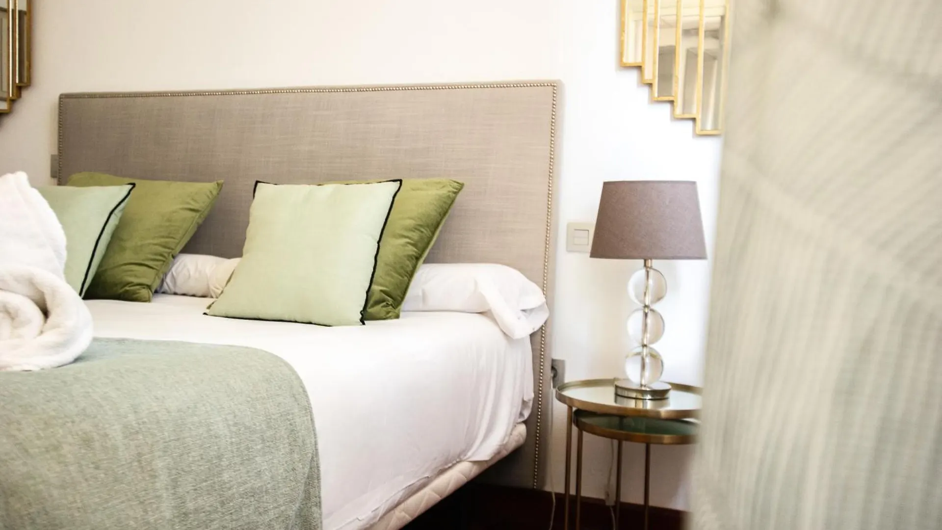 Lägenhet Azz Sevilla Torre De La Plata Apartamentos Spanien