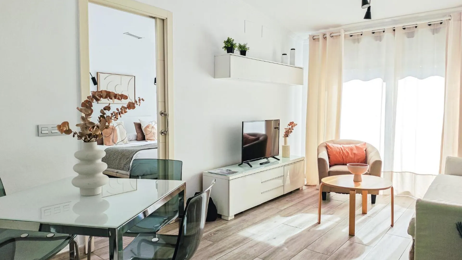 Lägenhet Azz Sevilla Torre De La Plata Apartamentos