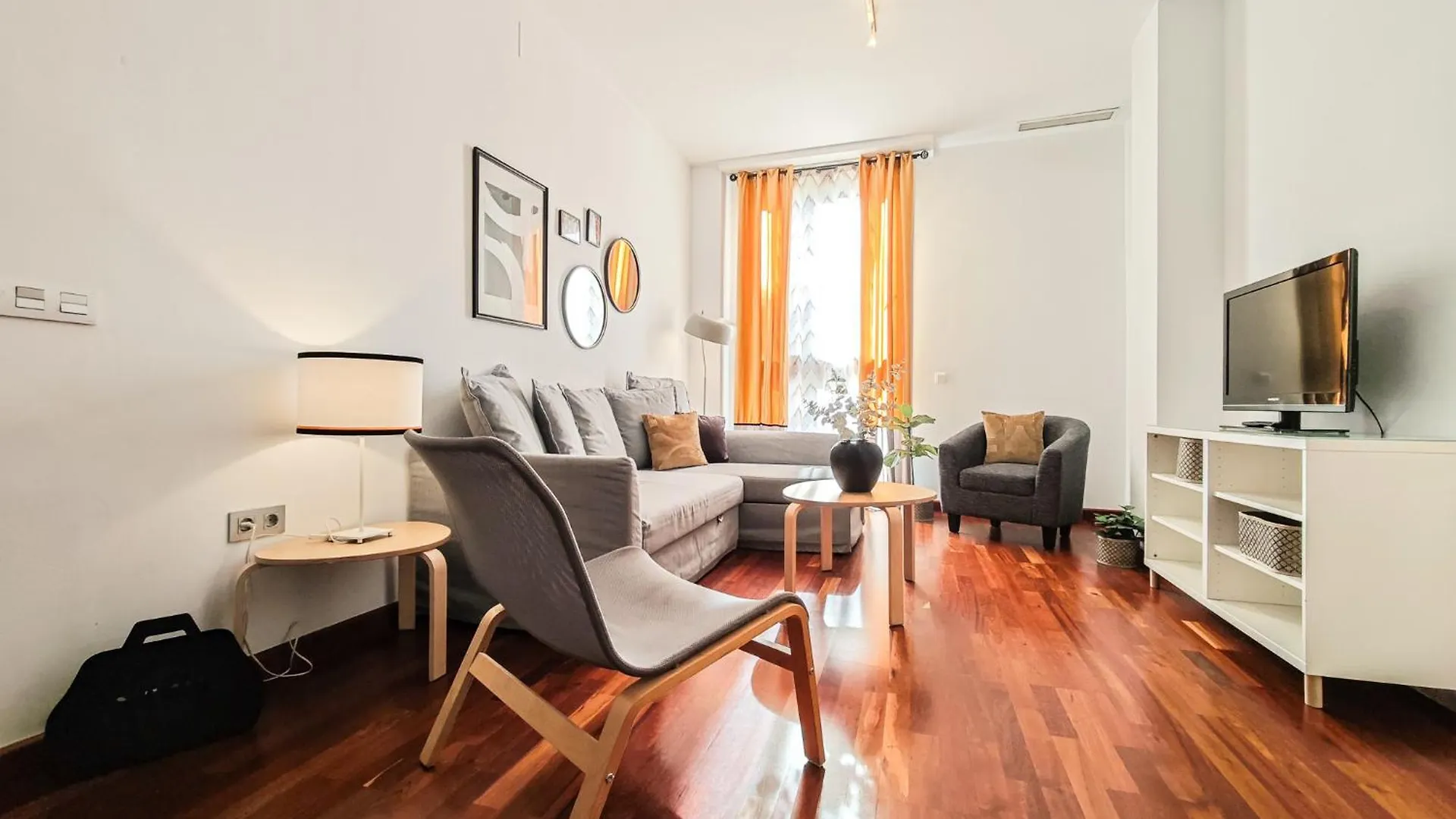 Lägenhet Azz Sevilla Torre De La Plata Apartamentos Spanien