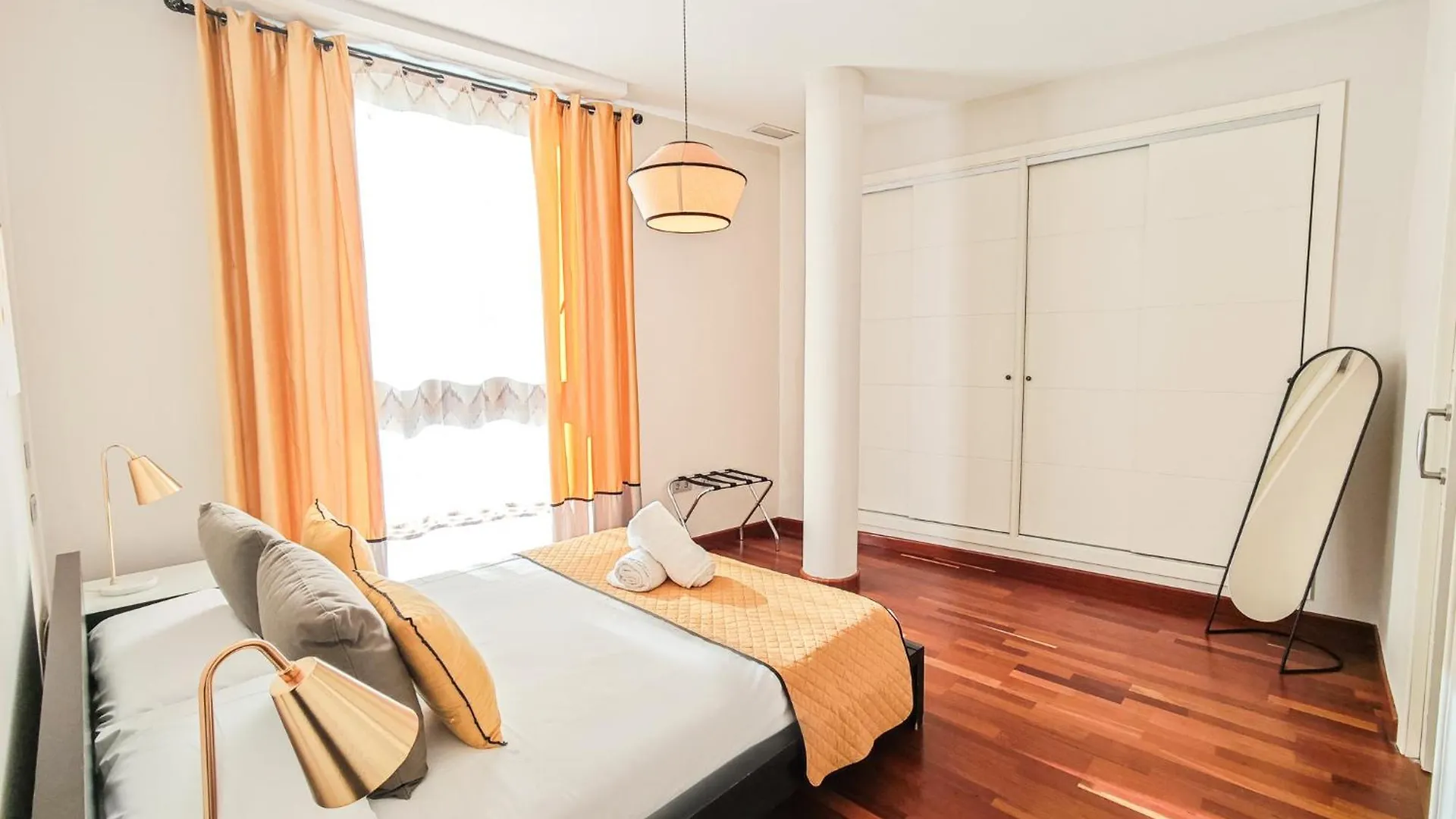 Azz Sevilla Torre De La Plata Apartamentos Seville